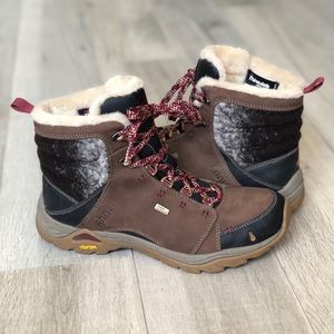 LIKE NEW Ahnu Women Montara Waterproof Hiking Boot